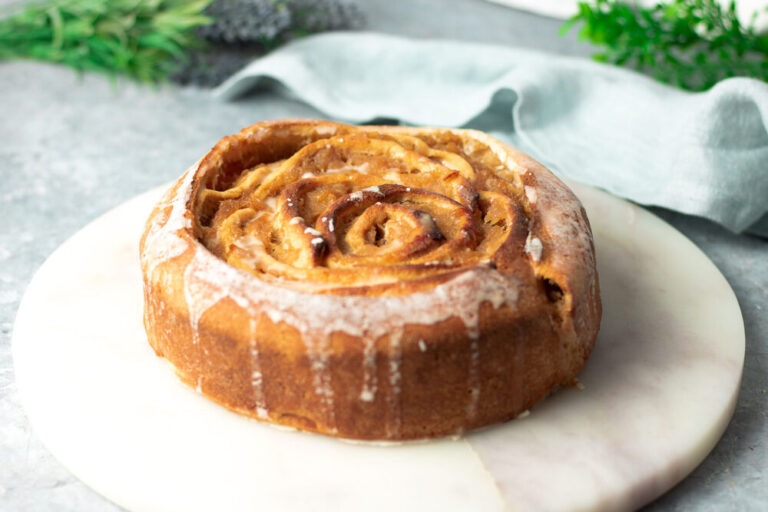 Low Carb XXL Apfel-Schnecke: Glutenfreier Hefeteigkuchen ohne Zucker