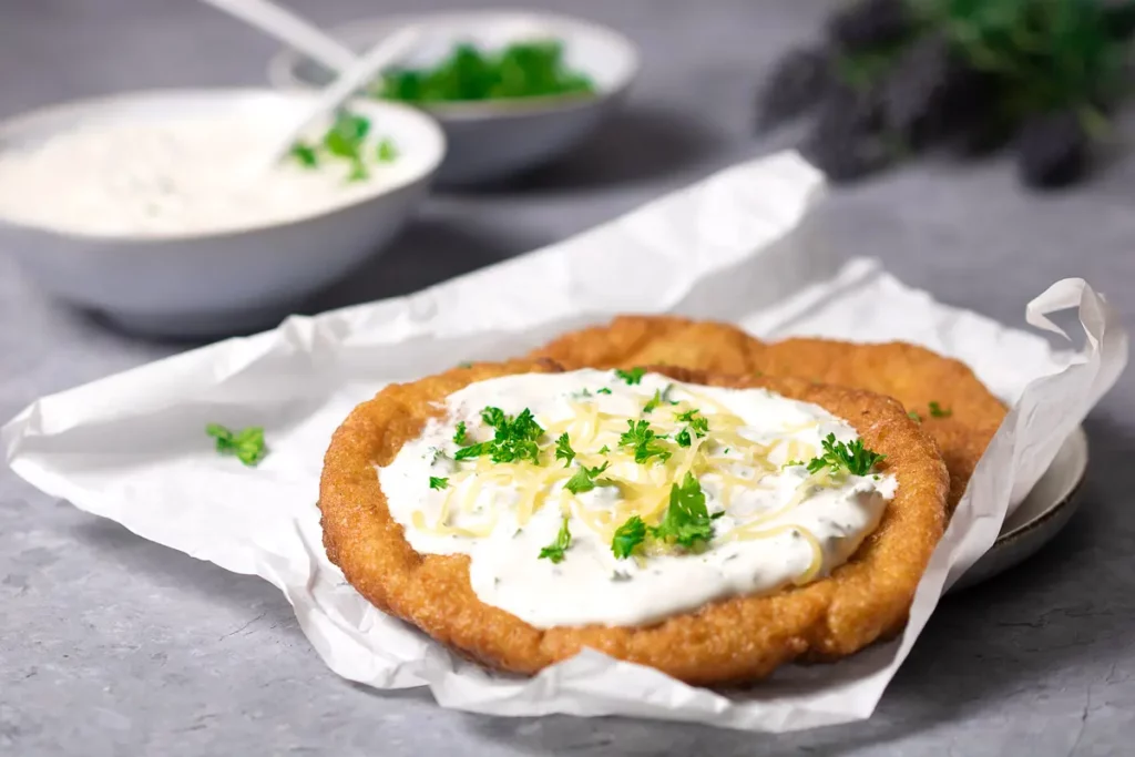 Langos aus Hefeteig