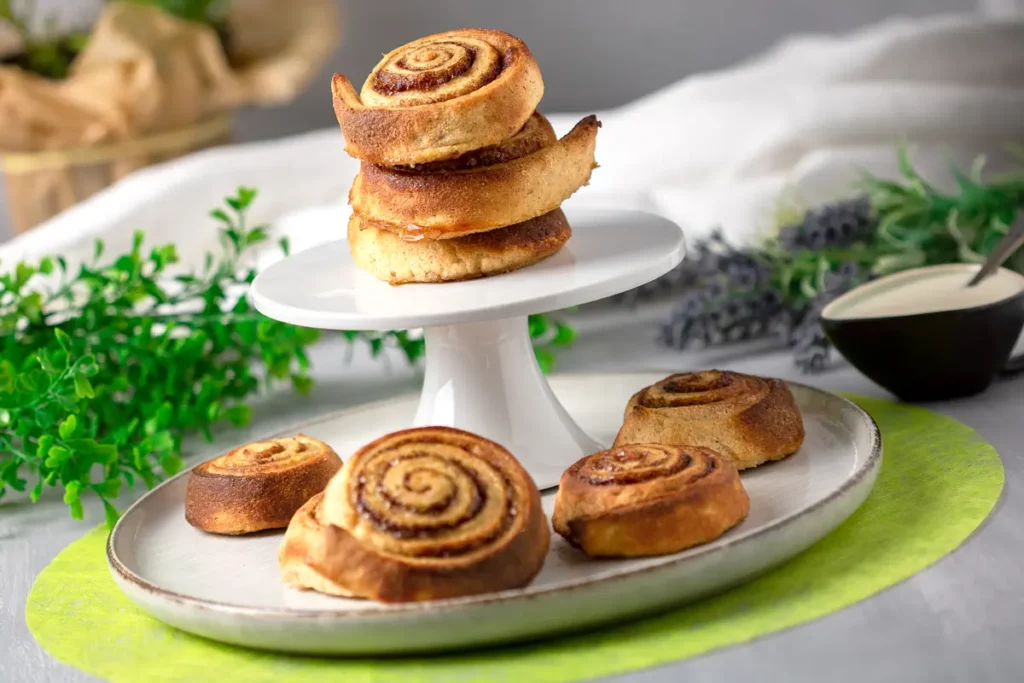 Zimtschnecken aus Low Carb Hefeteig